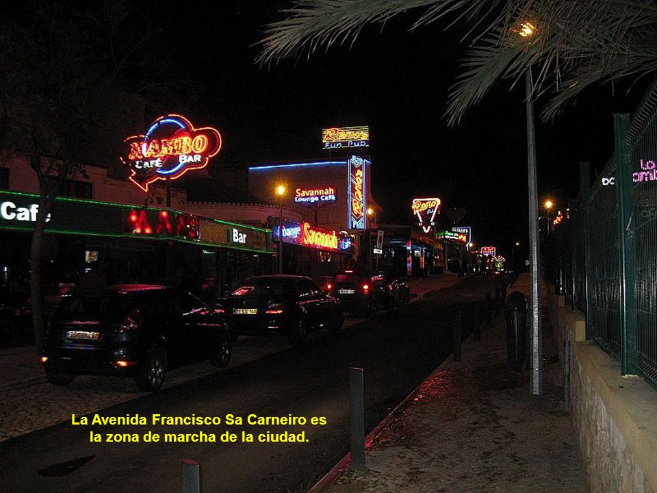 La Avenida Francisco Sa Carneiro es la zona de marcha de la ciudad.