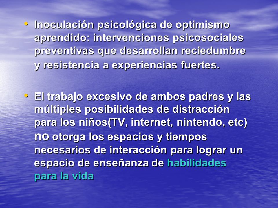 Inoculación psicológica de optimismo aprendido: intervenciones psicosociales preventivas que desarrollan reciedumbre y resistencia a experiencias fuertes.