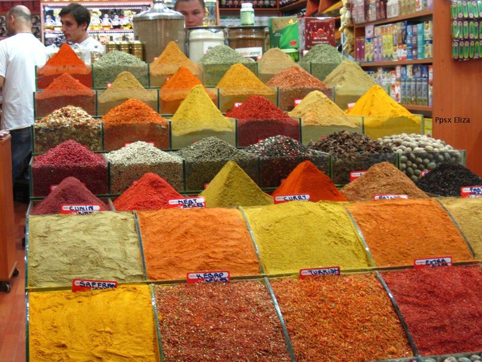 El Bazar de las Especias, también llamado Bazar Egipcio , es uno de los mercados más antiguos de Estambul.
