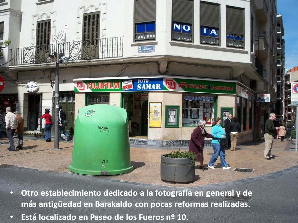 Otro establecimiento dedicado a la fotografía en general y de más antigüedad en Barakaldo con pocas reformas realizadas.