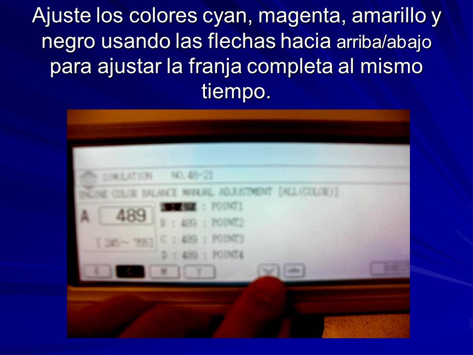 Ajuste los colores cyan, magenta, amarillo y negro usando las flechas hacia arriba/abajo para ajustar la franja completa al mismo tiempo.