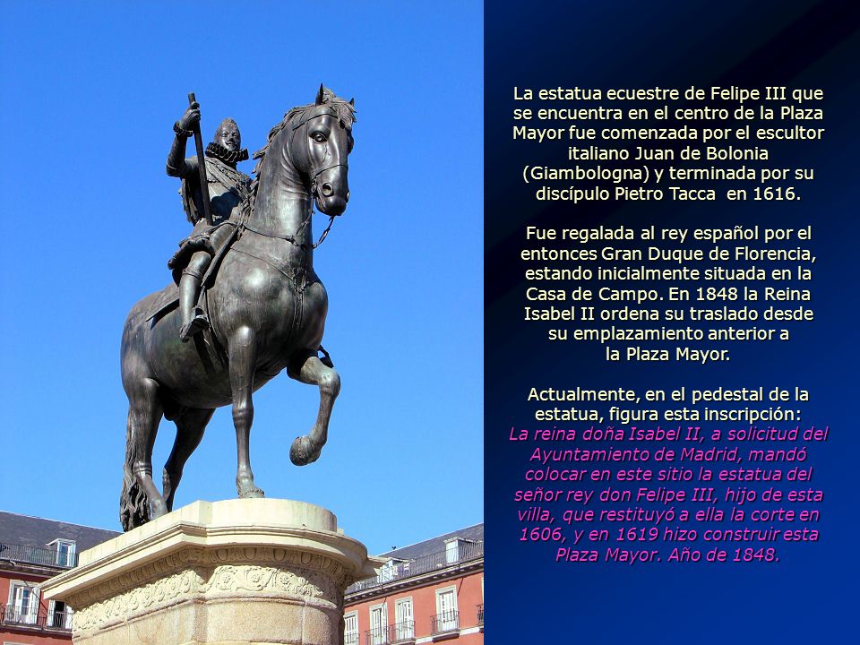 Actualmente, en el pedestal de la estatua, figura esta inscripción: