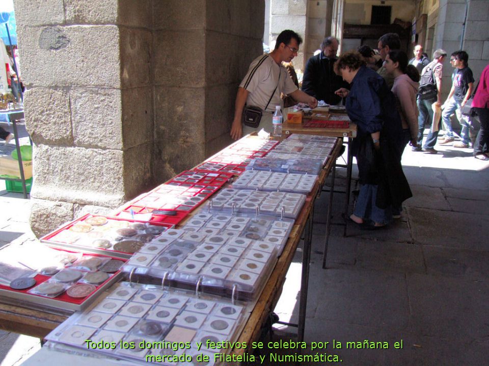 Todos los domingos y festivos se celebra por la mañana el mercado de Filatelia y Numismática.
