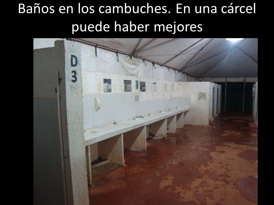 Baños en los cambuches. En una cárcel puede haber mejores