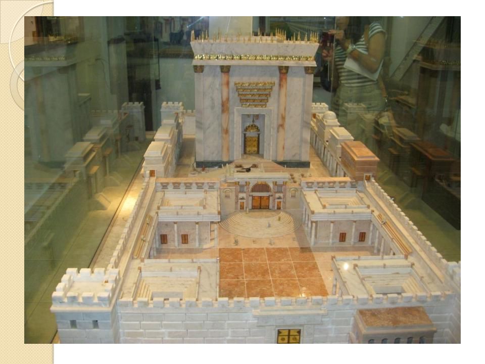 Seguramente al ver la hermosura de esta construcción los discípulos mismos no podían creer que podría pasar lo que Cristo acababa de afirmar: ¿No quedará piedra sobre piedra Increíble. Pero esto nos resalta el odio que Dios tiene a la adoración ritual que no se ve reflejada en una vida transformada.