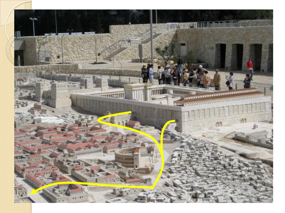 Cristo y sus discípulos habrán salido probablemente por una de las puertas de por el lado oeste del templo.