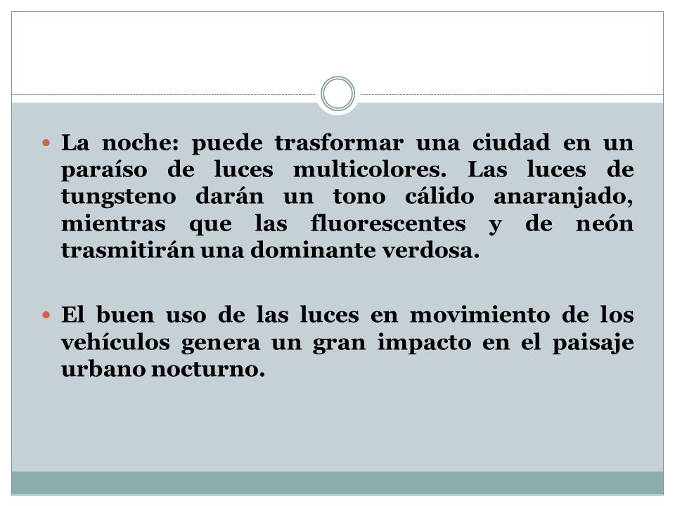 La noche: puede trasformar una ciudad en un paraíso de luces multicolores. Las luces de tungsteno darán un tono cálido anaranjado, mientras que las fluorescentes y de neón trasmitirán una dominante verdosa.