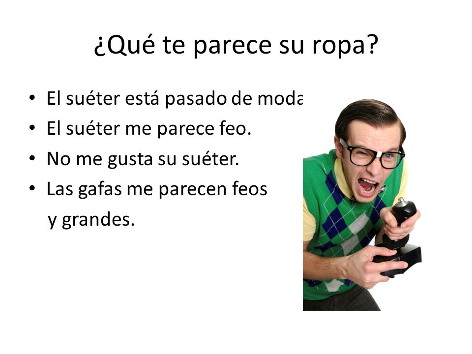 ¿Qué te parece su ropa El suéter está pasado de moda.
