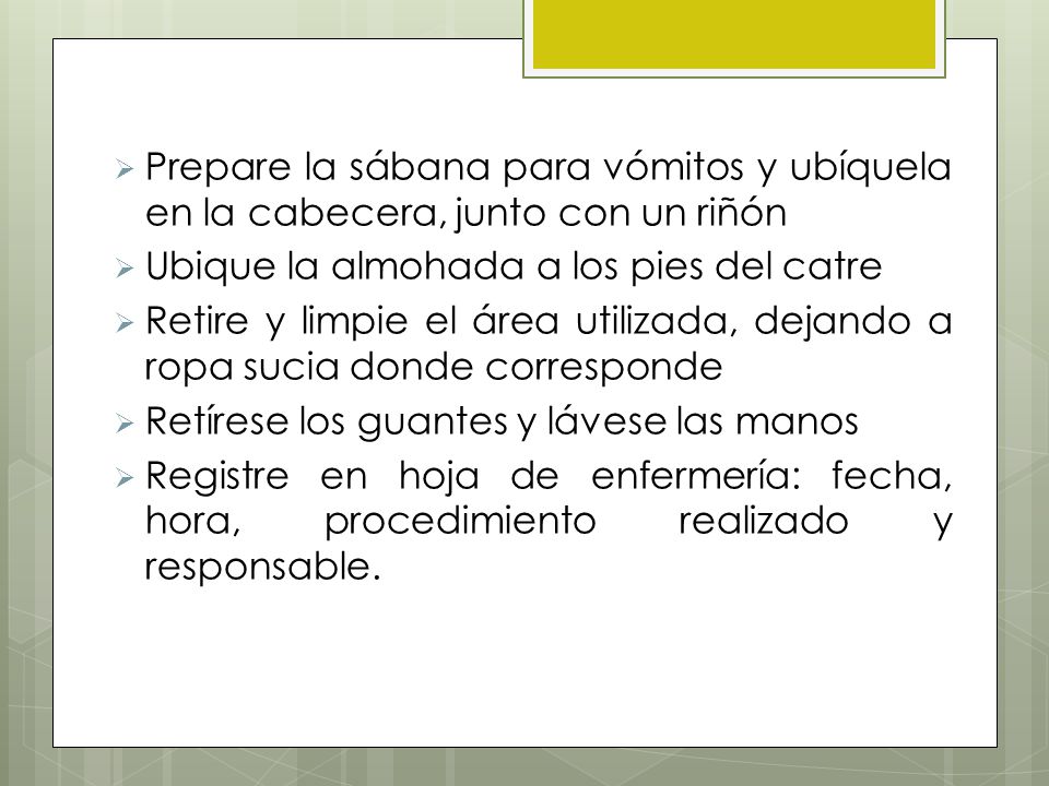 Prepare la sábana para vómitos y ubíquela en la cabecera, junto con un riñón