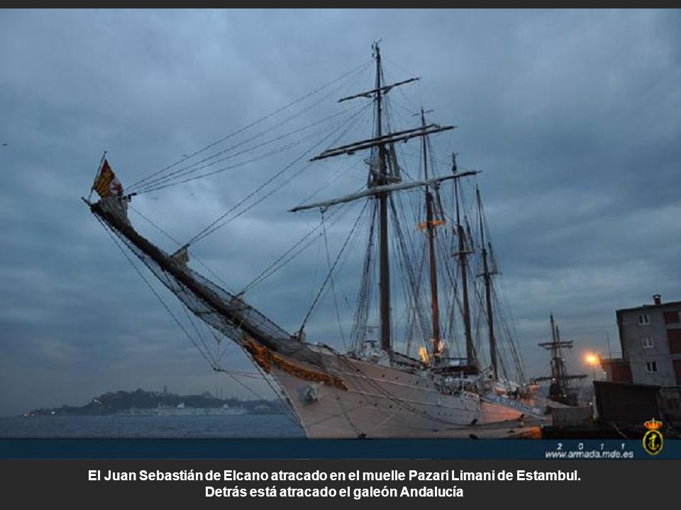 El Juan Sebastián de Elcano atracado en el muelle Pazari Limani de Estambul.
