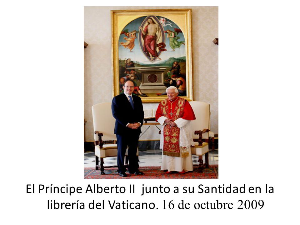 El Príncipe Alberto II junto a su Santidad en la librería del Vaticano