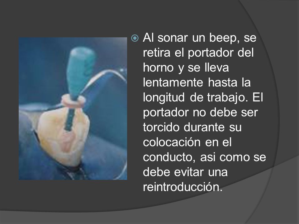 Al sonar un beep, se retira el portador del horno y se lleva lentamente hasta la longitud de trabajo.