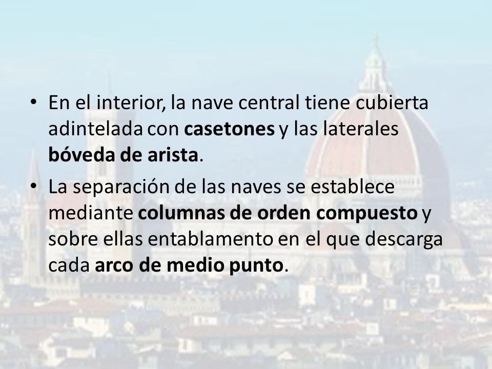 En el interior, la nave central tiene cubierta adintelada con casetones y las laterales bóveda de arista.