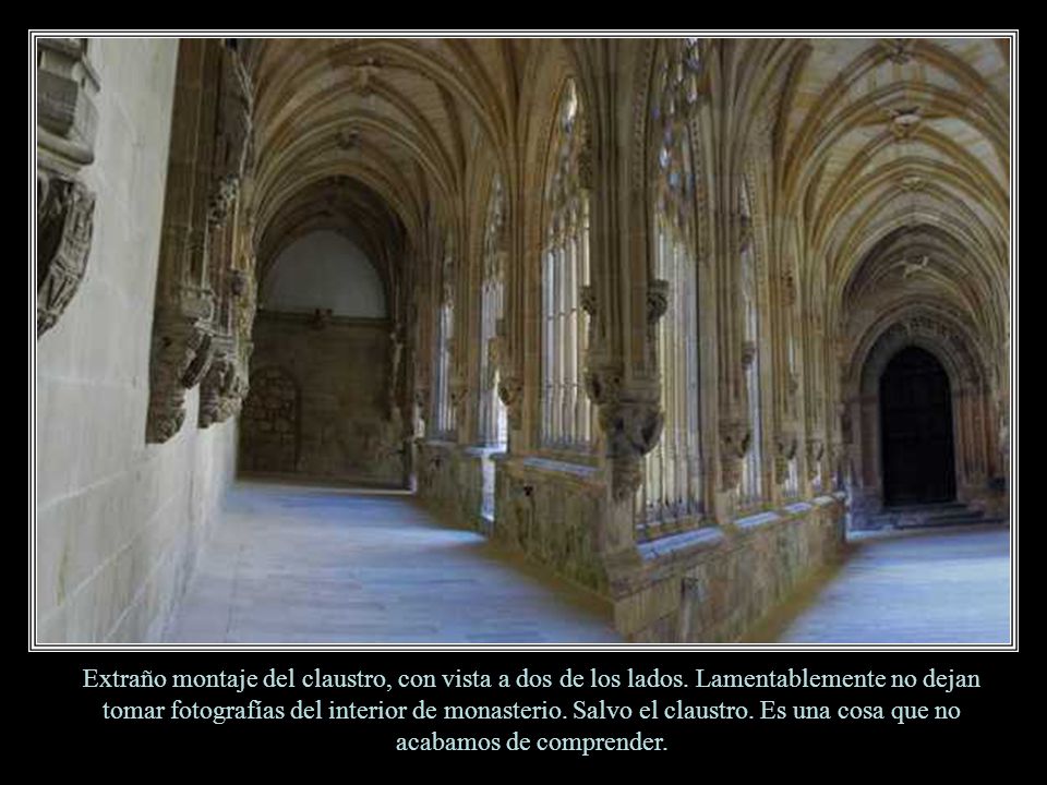 Extraño montaje del claustro, con vista a dos de los lados