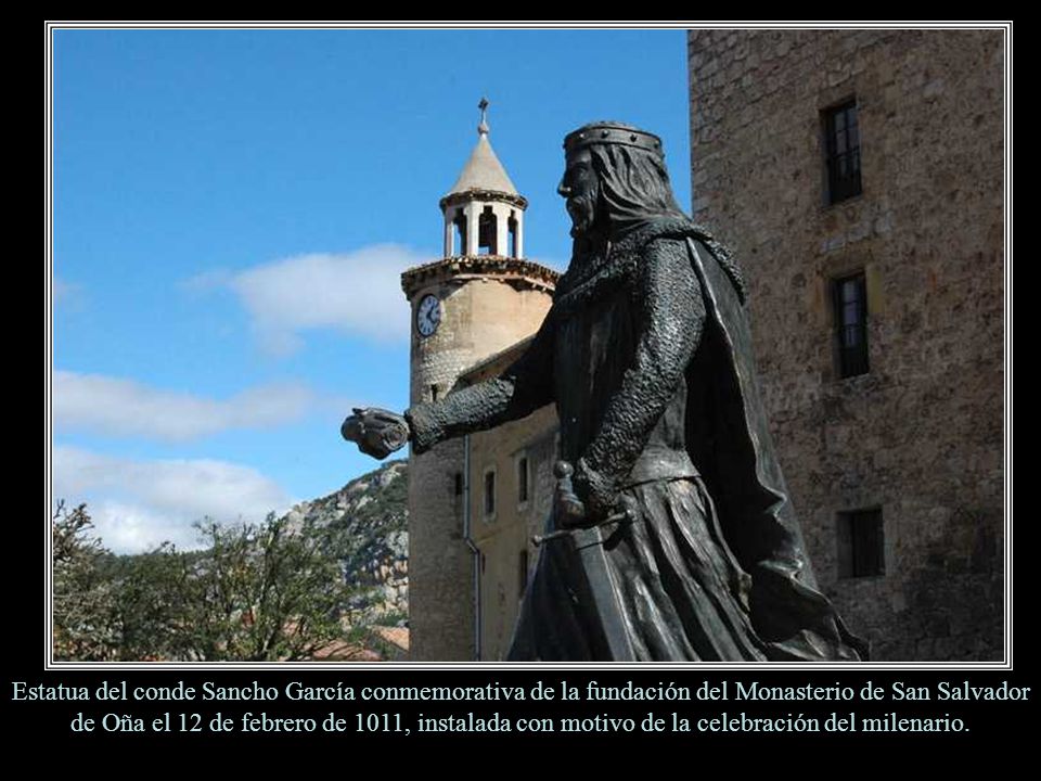 Estatua del conde Sancho García conmemorativa de la fundación del Monasterio de San Salvador de Oña el 12 de febrero de 1011, instalada con motivo de la celebración del milenario.