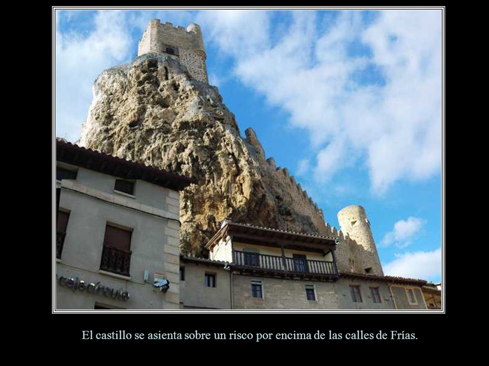 El castillo se asienta sobre un risco por encima de las calles de Frías.