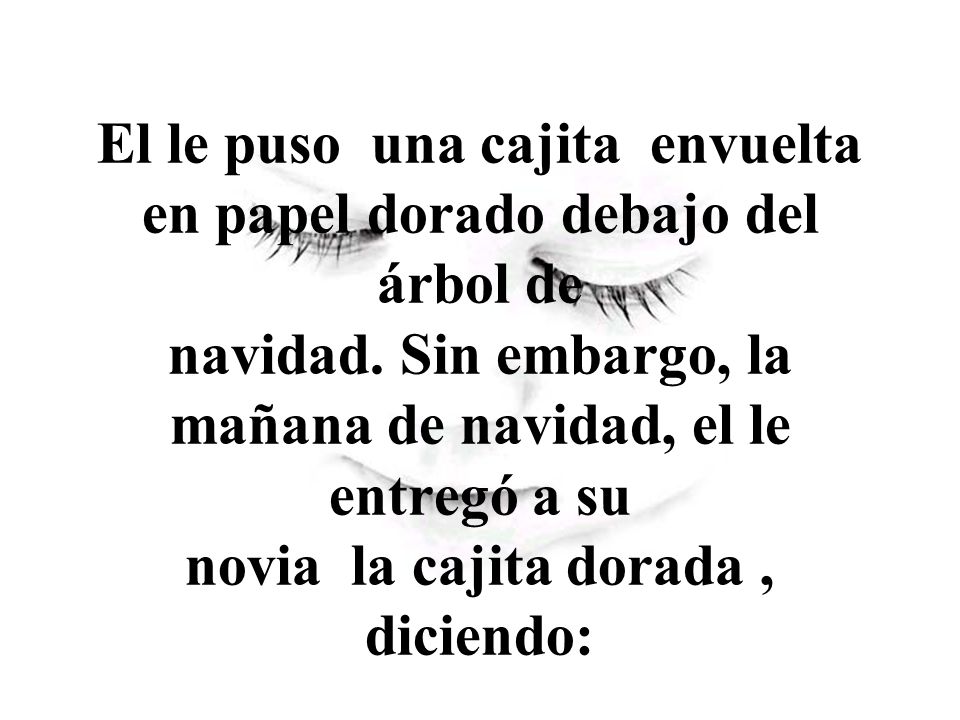 El le puso una cajita envuelta en papel dorado debajo del árbol de navidad.