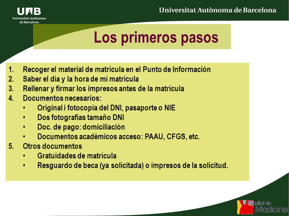 Accés universitat Los primeros pasos. Recoger el material de matrícula en el Punto de Información.