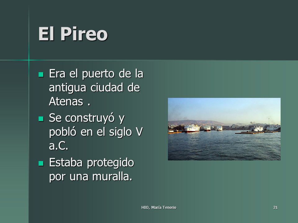 El Pireo Era el puerto de la antigua ciudad de Atenas .