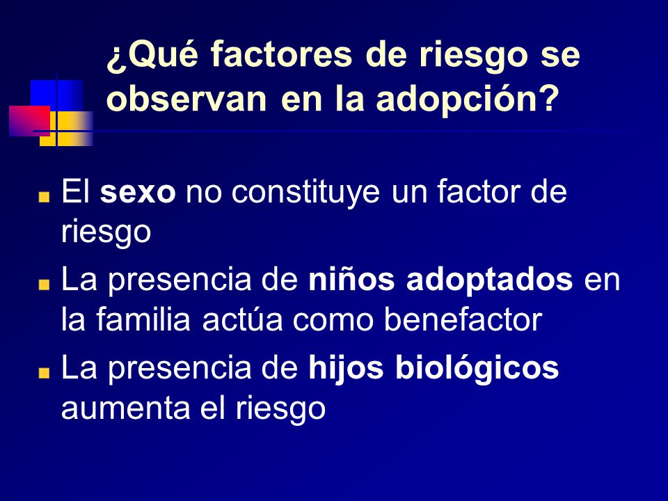 ¿Qué factores de riesgo se observan en la adopción