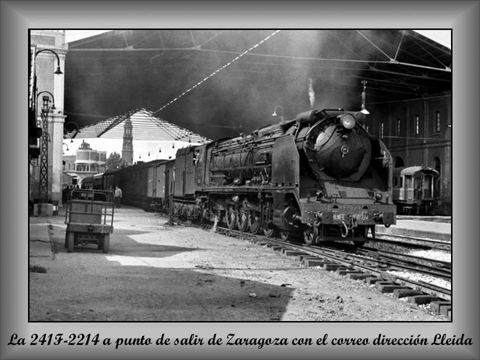 La 241F-2214 a punto de salir de Zaragoza con el correo dirección Lleida