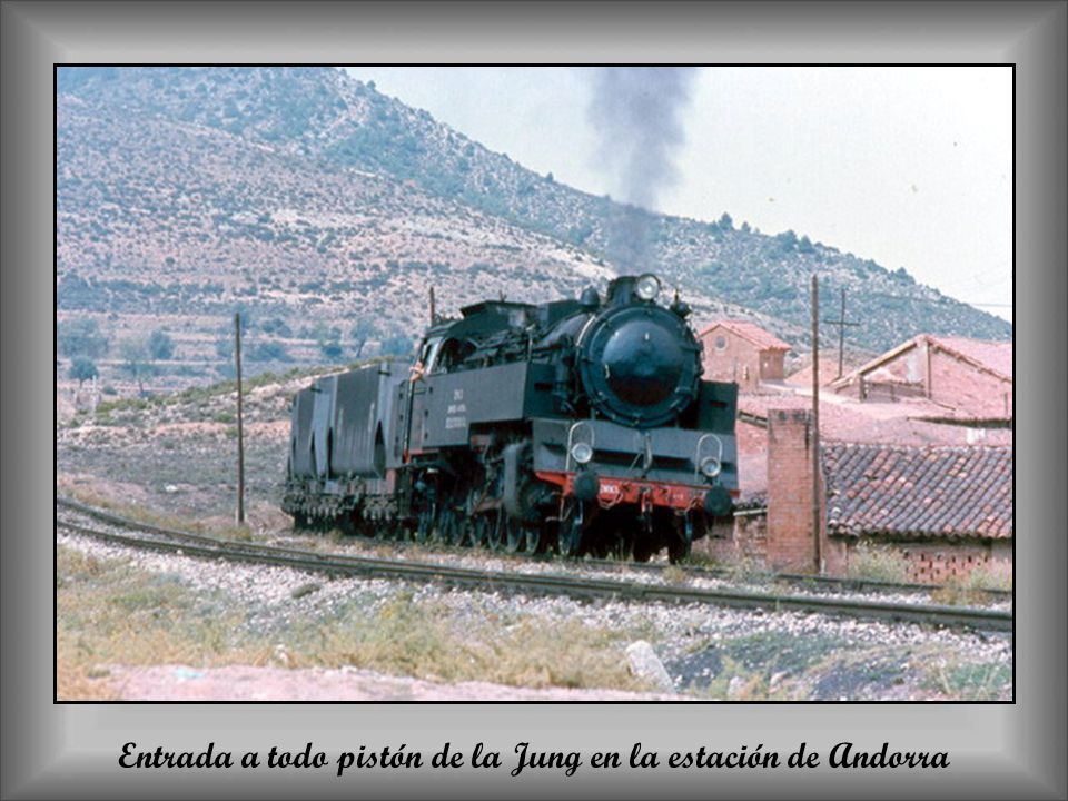 Entrada a todo pistón de la Jung en la estación de Andorra