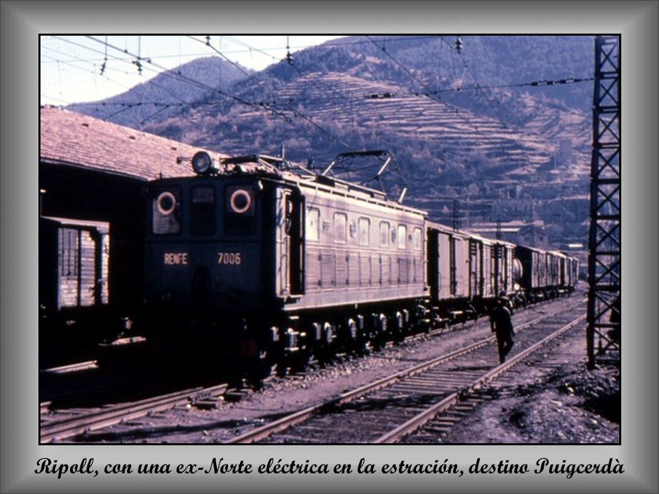 Ripoll, con una ex-Norte eléctrica en la estración, destino Puigcerdà