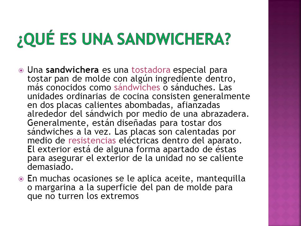 Una variedad de sándwiches que se pueden preparar en un concepto de  sandwichera fila de sandwicheras eléctricas sobre un fondo de madera