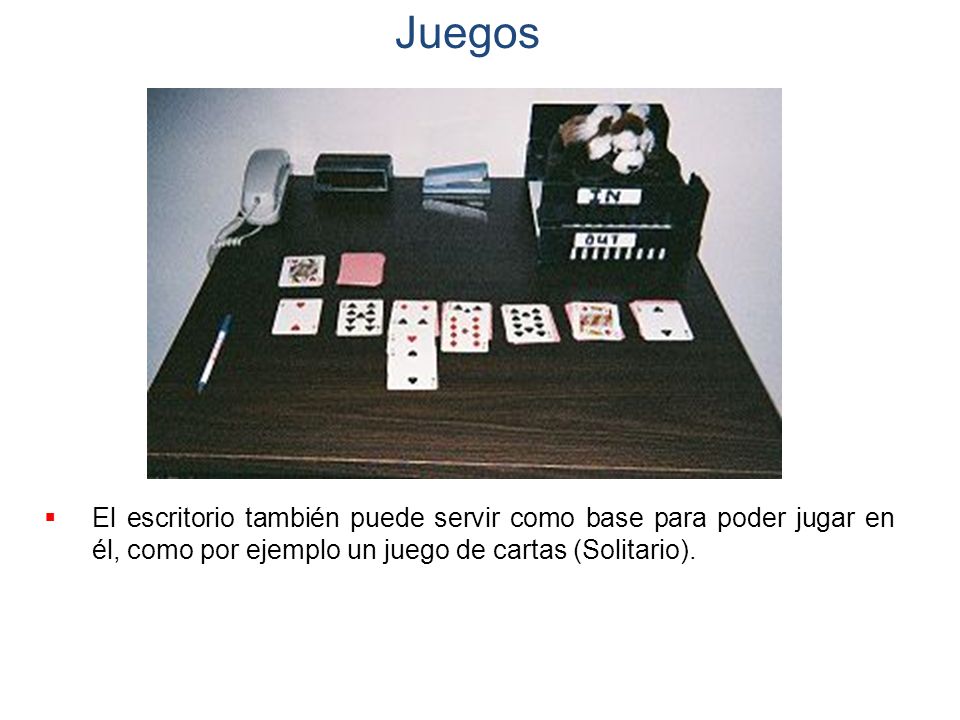 Juegos El escritorio también puede servir como base para poder jugar en él, como por ejemplo un juego de cartas (Solitario).