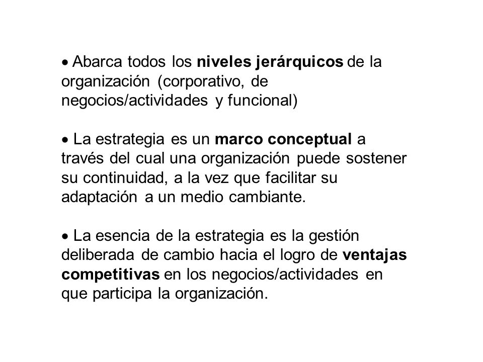 Abarca todos los niveles jerárquicos de la organización (corporativo, de negocios/actividades y funcional)