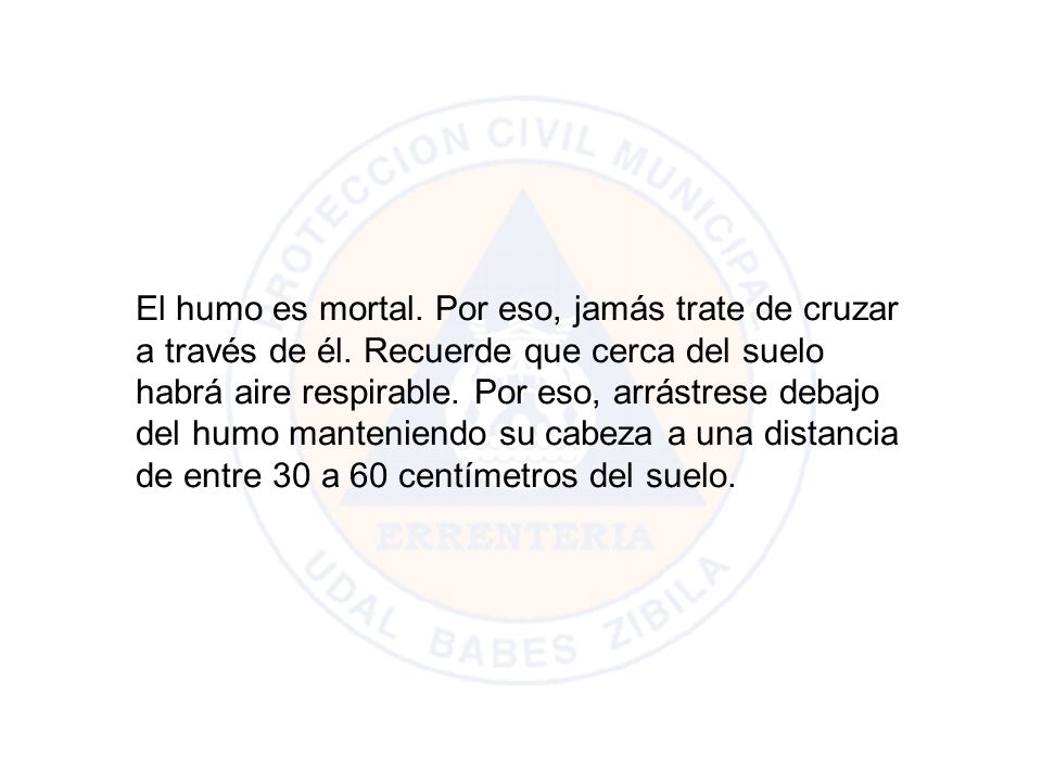 El humo es mortal. Por eso, jamás trate de cruzar a través de él