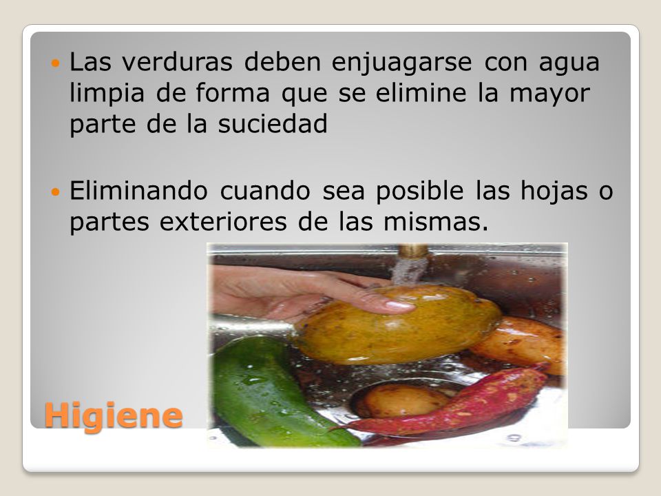 Las verduras deben enjuagarse con agua limpia de forma que se elimine la mayor parte de la suciedad
