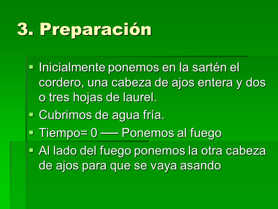 3. Preparación Inicialmente ponemos en la sartén el cordero, una cabeza de ajos entera y dos o tres hojas de laurel.