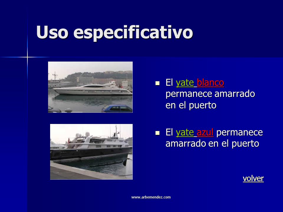 Uso especificativo El yate blanco permanece amarrado en el puerto