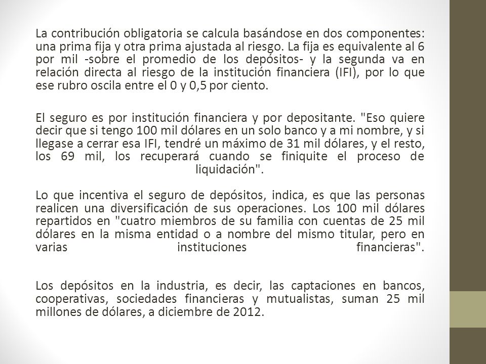 La contribución obligatoria se calcula basándose en dos componentes: una prima fija y otra prima ajustada al riesgo.
