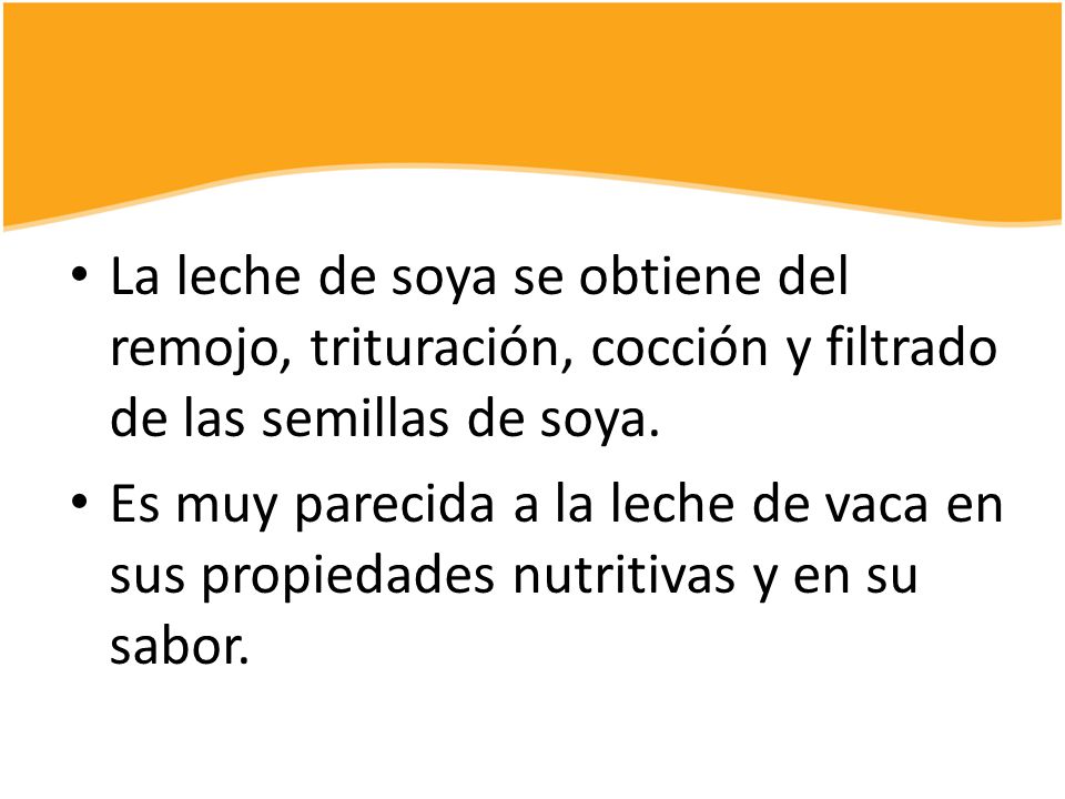 La leche de soya se obtiene del remojo, trituración, cocción y filtrado de las semillas de soya.