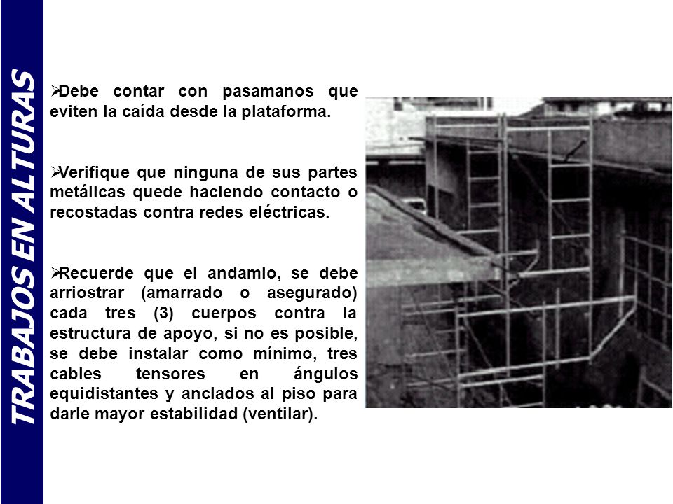 Debe contar con pasamanos que eviten la caída desde la plataforma.