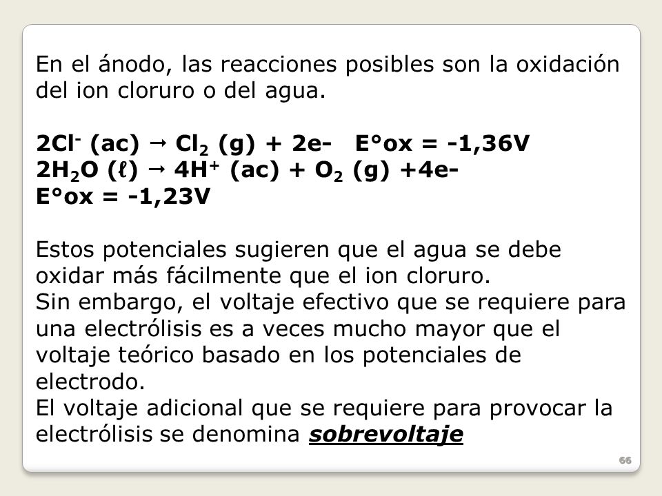 En el ánodo, las reacciones posibles son la oxidación del ion cloruro o del agua.