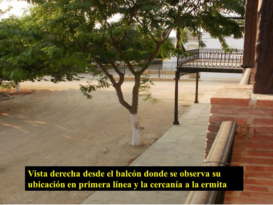 Vista derecha desde el balcón donde se observa su ubicación en primera línea y la cercanía a la ermita