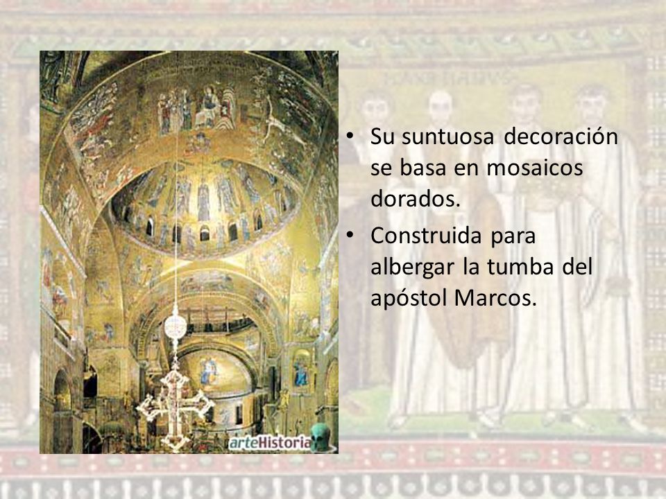 Su suntuosa decoración se basa en mosaicos dorados.
