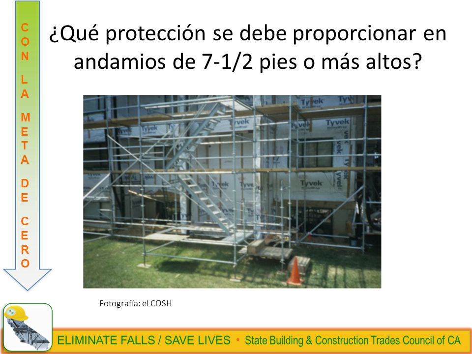 ¿Qué protección se debe proporcionar en andamios de 7-1/2 pies o más altos