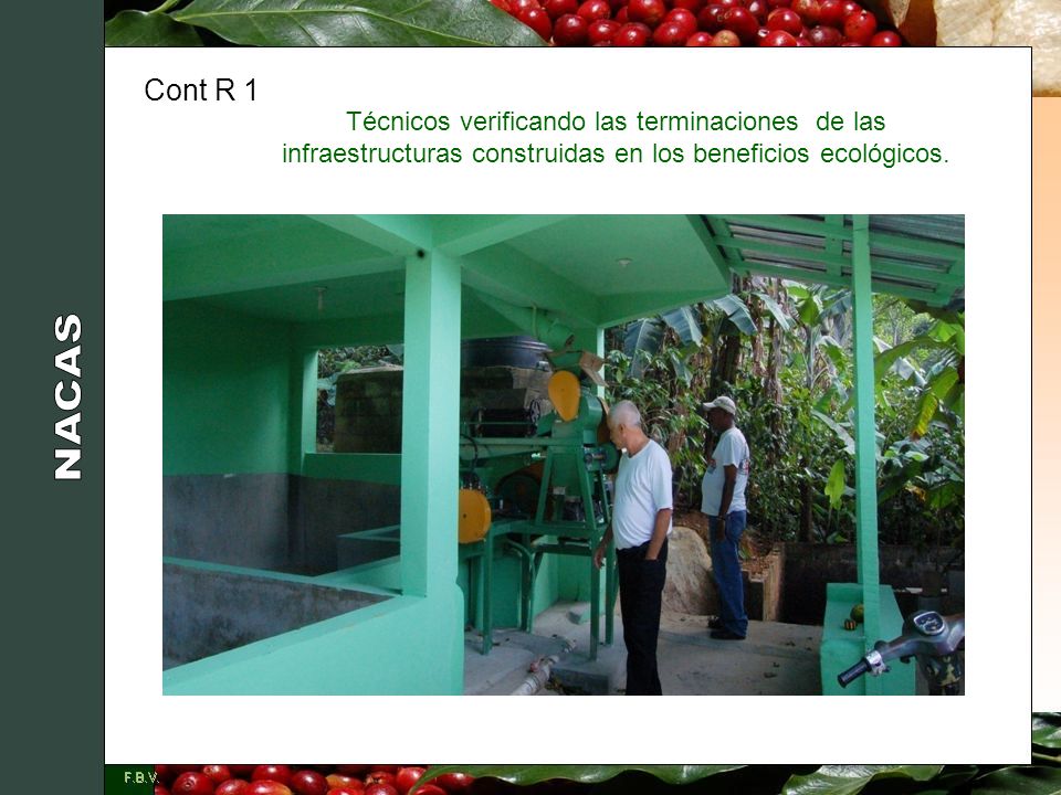 Cont R 1 Técnicos verificando las terminaciones de las infraestructuras construidas en los beneficios ecológicos.