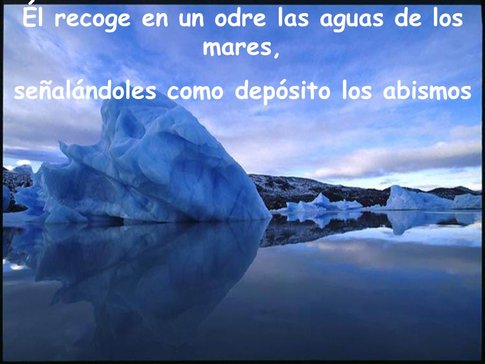 Él recoge en un odre las aguas de los mares,
