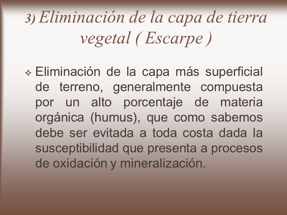 3) Eliminación de la capa de tierra vegetal ( Escarpe )