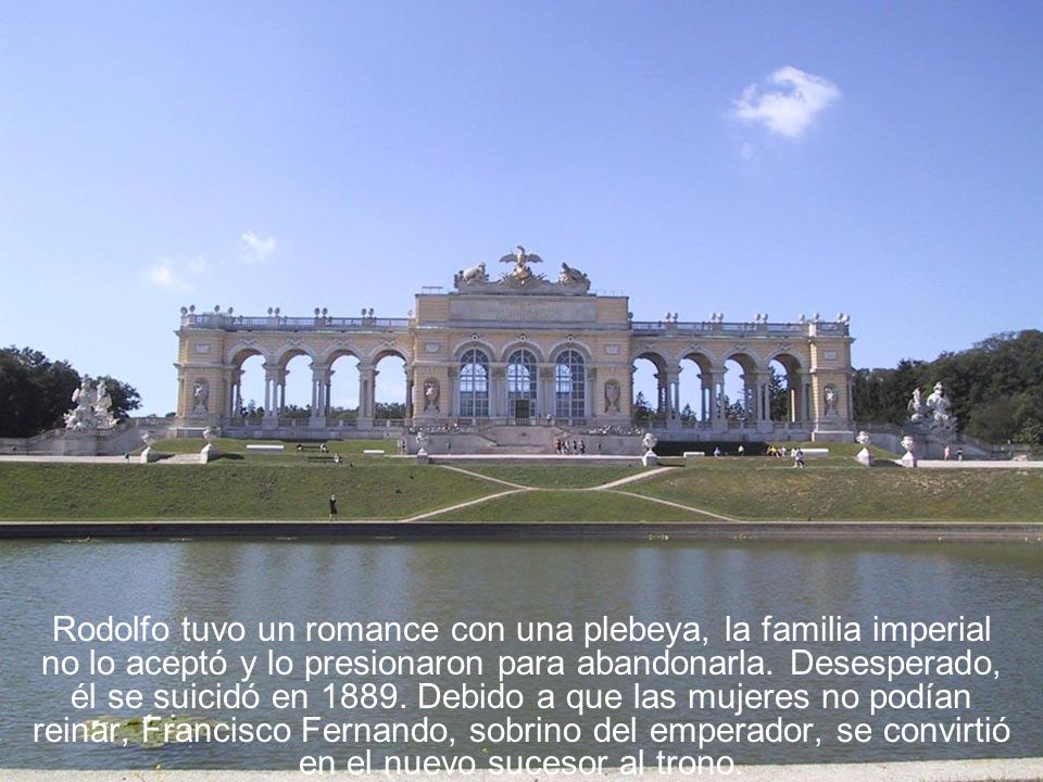 Rodolfo tuvo un romance con una plebeya, la familia imperial no lo aceptó y lo presionaron para abandonarla.