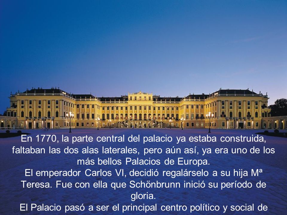 En 1770, la parte central del palacio ya estaba construida, faltaban las dos alas laterales, pero aún así, ya era uno de los más bellos Palacios de Europa.
