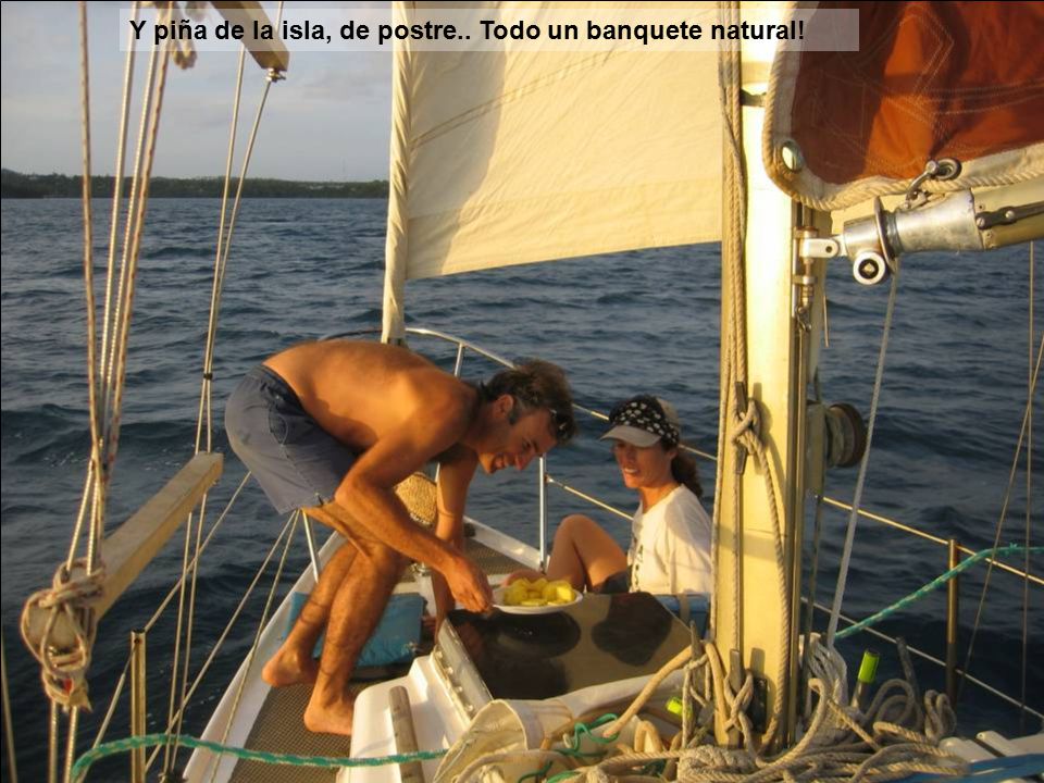 Y piña de la isla, de postre.. Todo un banquete natural!