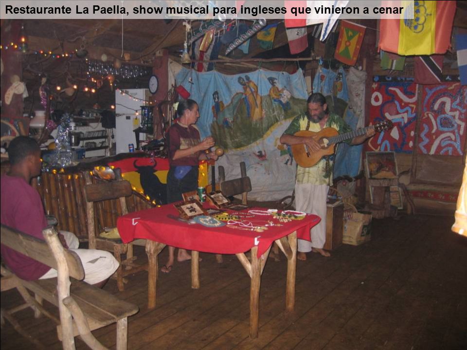 Restaurante La Paella, show musical para ingleses que vinieron a cenar