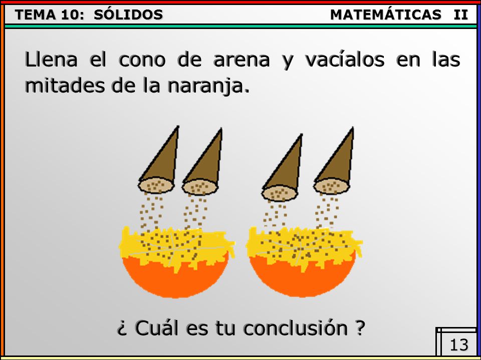 Llena el cono de arena y vacíalos en las mitades de la naranja.
