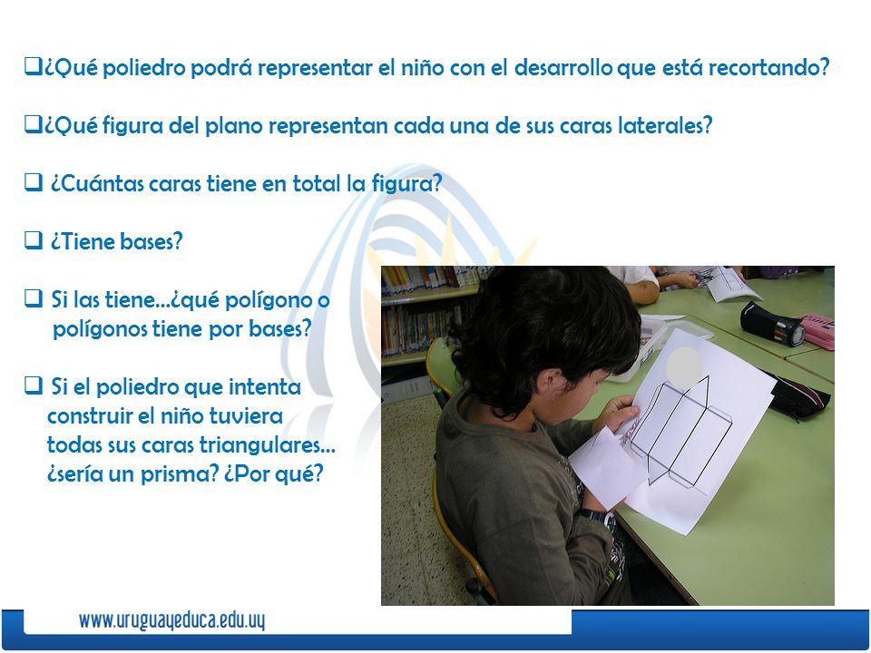 ¿Qué poliedro podrá representar el niño con el desarrollo que está recortando